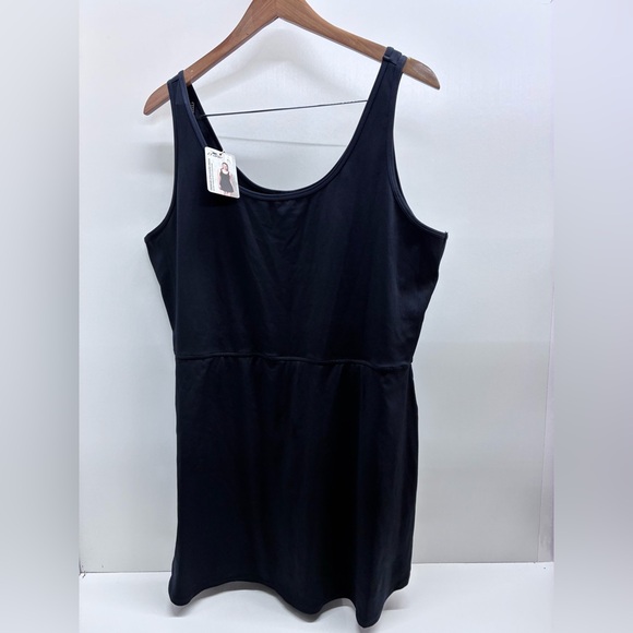 Women's Black premium Athleisure dress tennis dress - Picture 2 of 5
